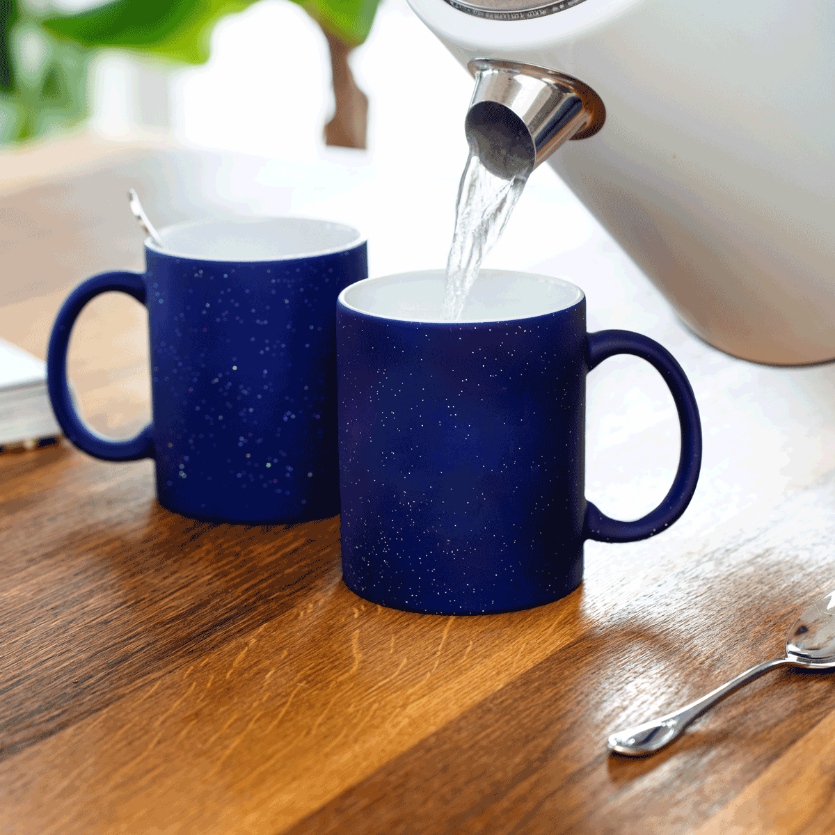 Tazza Personalizzata con Illustrazione di due Amiche